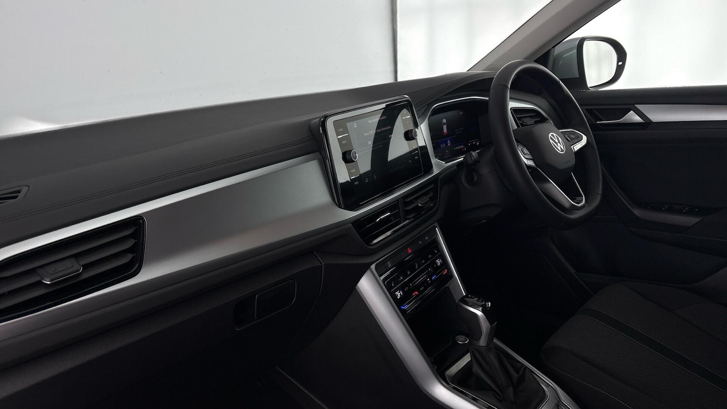 Used Volkswagen T-Roc 2025 for sale - 77602691: Photo 2