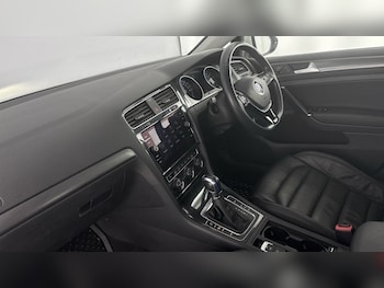 Used Volkswagen Golf 2019 for sale - 77676471: Photo