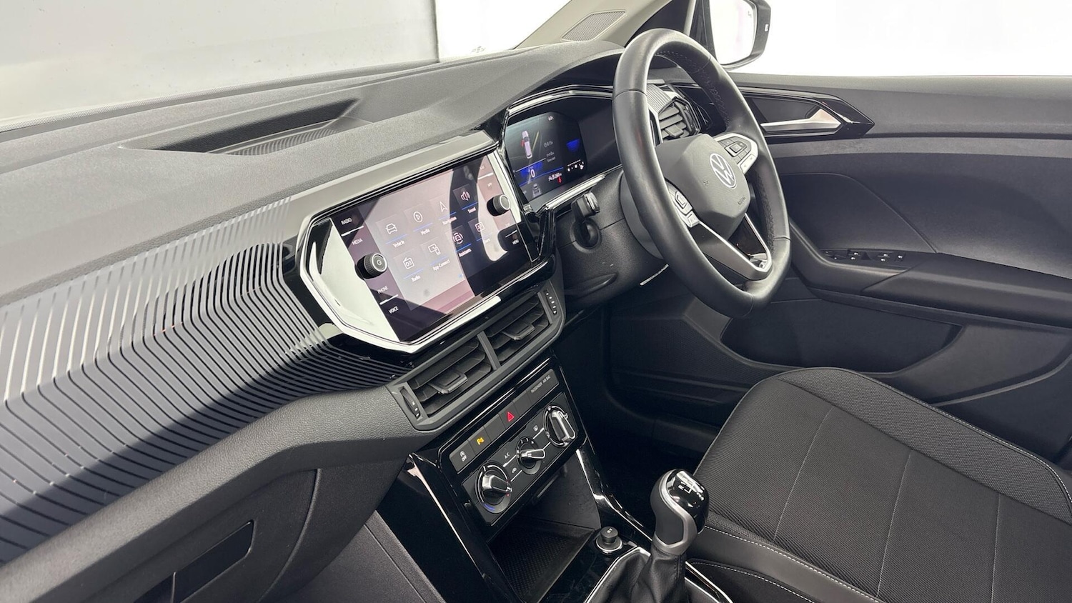 Used Volkswagen T-Cross 2023 for sale - 77603022: Photo 2