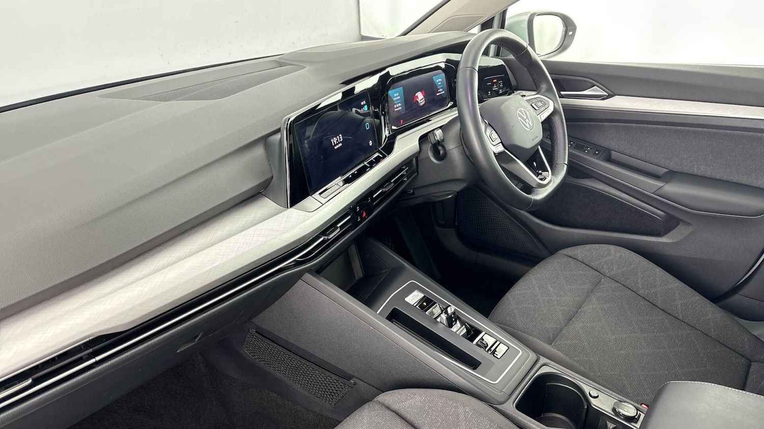 Used Volkswagen Golf 2023 for sale - 77602546: Photo 2