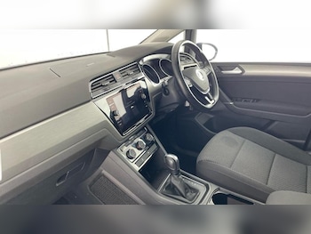 Used Volkswagen Touran 2021 for sale - 75730940: Photo