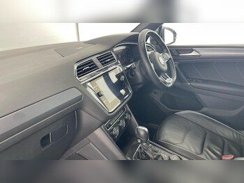 Used Volkswagen Tiguan 2017 for sale - 76534429: Photo