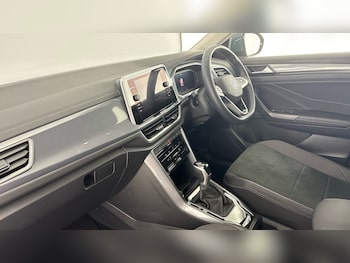 Used Volkswagen T-Roc 2023 for sale - 79111792: Photo