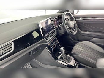 Used Volkswagen T-Roc 2022 for sale - 76184446: Photo