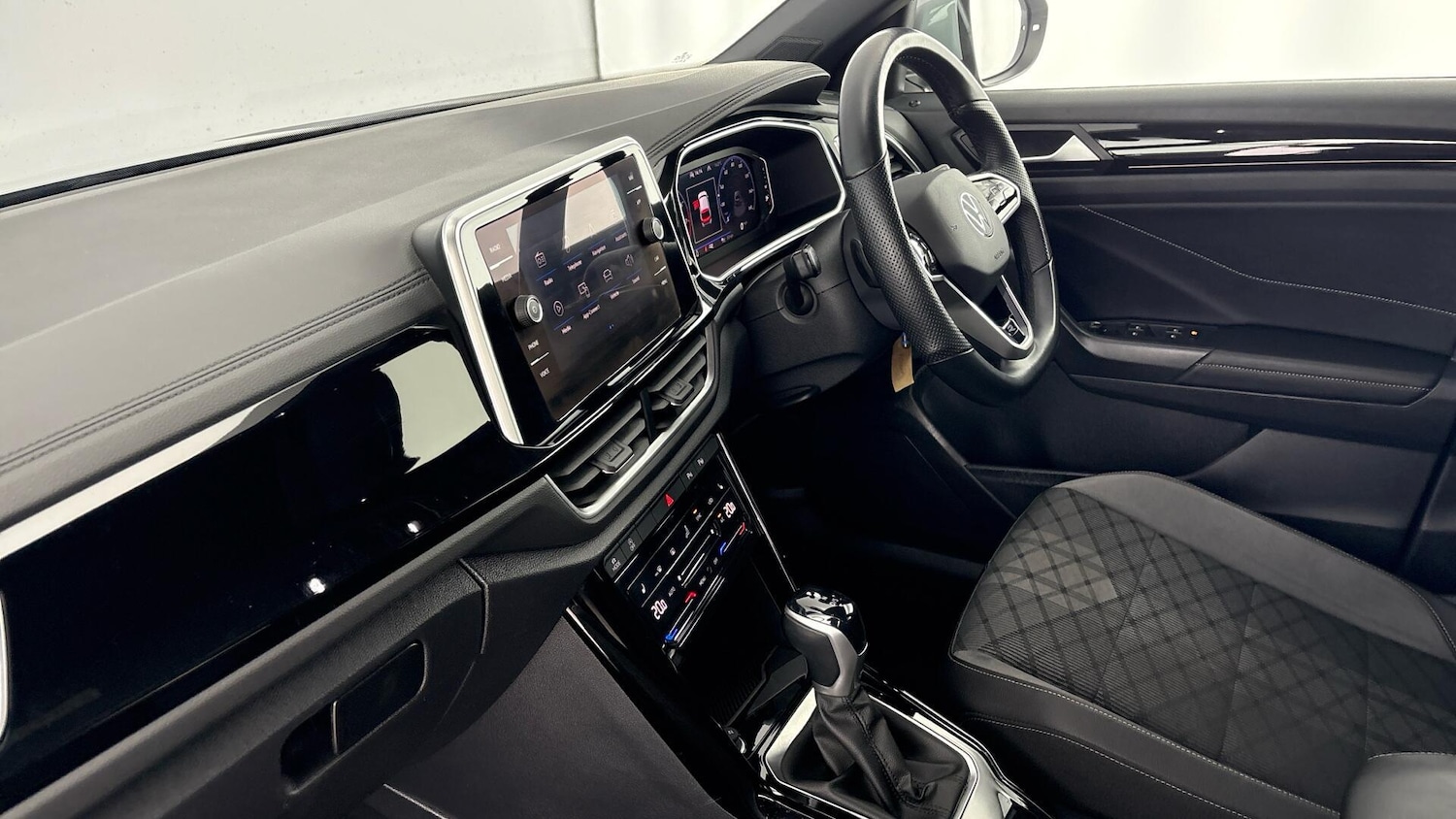 Used Volkswagen T-Roc 2022 for sale - 77718167: Photo 2