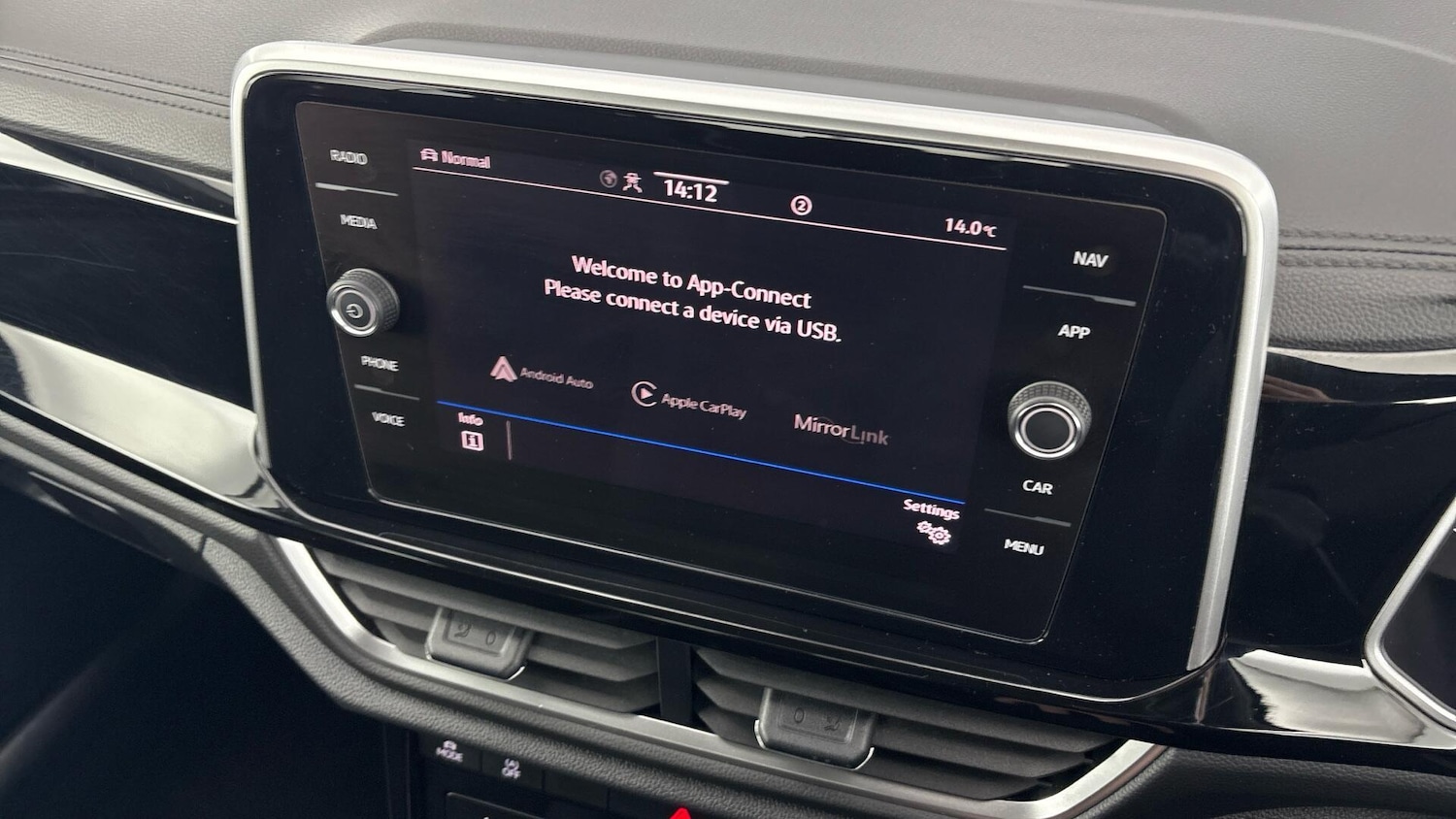 Used Volkswagen T-Roc 2022 for sale - 77718167: Photo 22