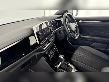 Used Volkswagen T-Roc 2022 for sale - 77718167: Photo