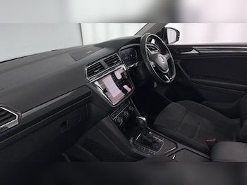 Used Volkswagen Tiguan 2019 for sale - 76196490: Photo 2