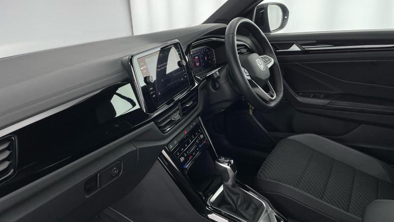 Used Volkswagen T-Roc 2023 for sale - 76541433: Photo 2