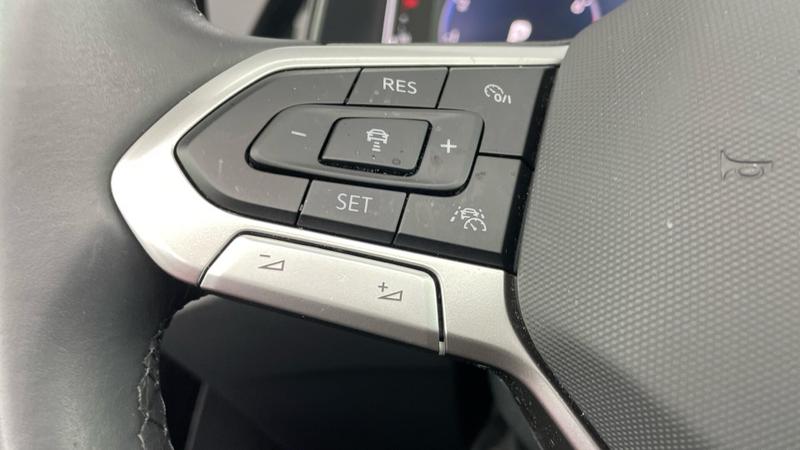 Used Volkswagen T-Roc 2023 for sale - 76541433: Photo 21