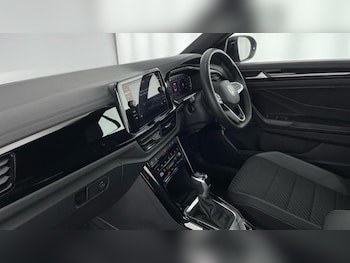 Used Volkswagen T-Roc 2023 for sale - 76541433: Photo