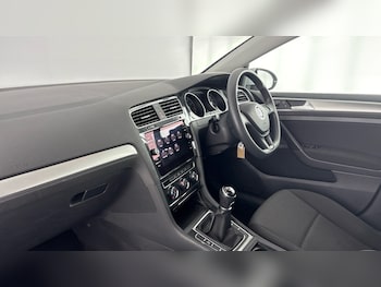 Used Volkswagen Golf 2017 for sale - 78633686: Photo