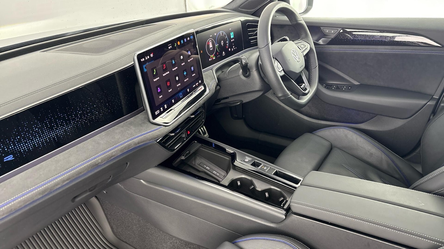 Used Volkswagen Passat 2025 for sale - 77630881: Photo 2