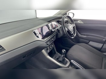 Used Volkswagen Polo 2019 for sale - 76184428: Photo 2