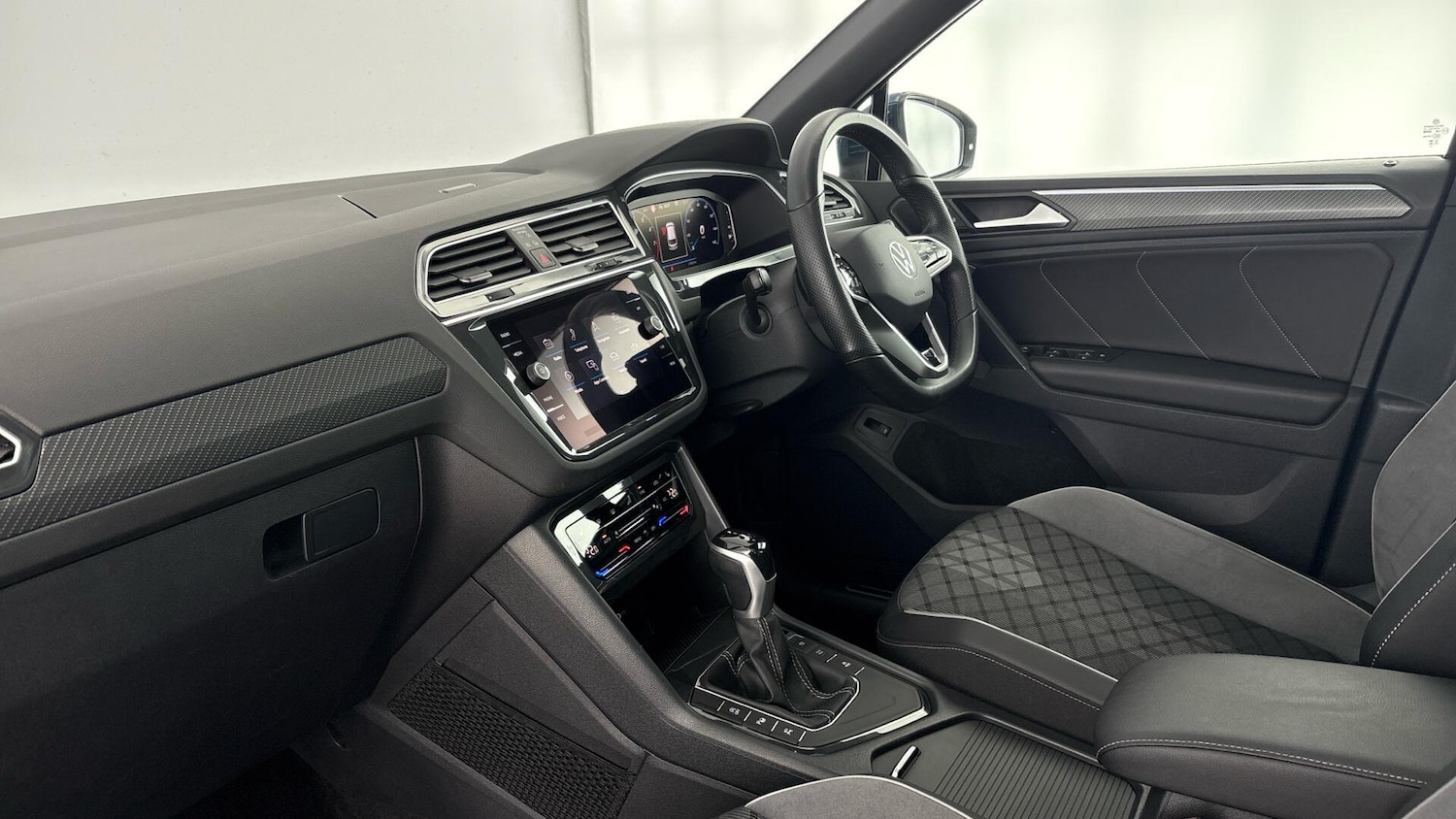 Used Volkswagen Tiguan 2023 for sale - 77515762: Photo 2