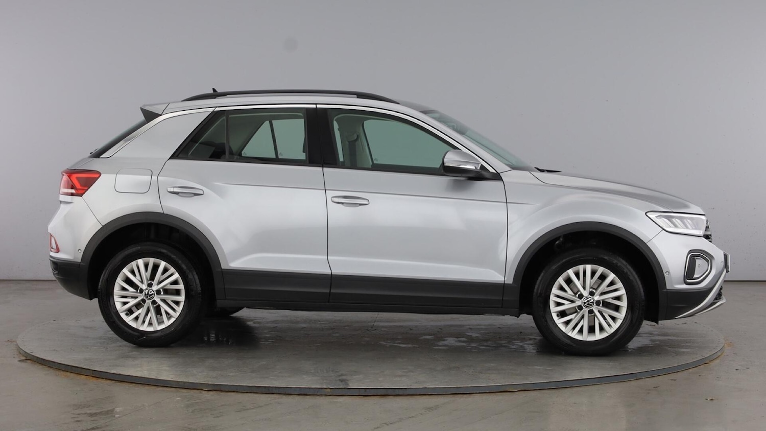 Used Volkswagen T-Roc 2023 for sale - 77602618: Photo 4
