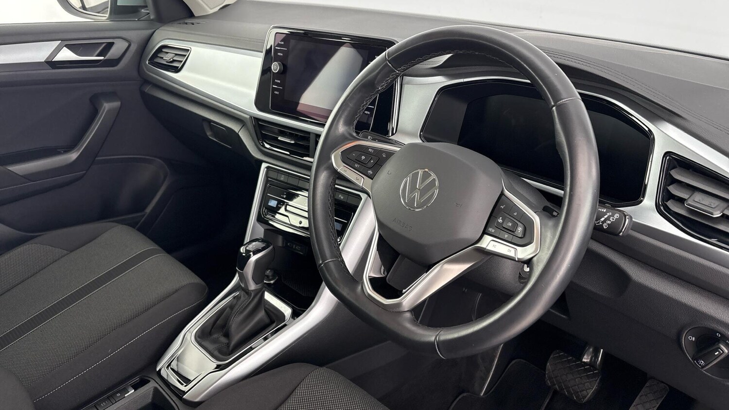 Used Volkswagen T-Roc 2023 for sale - 77602618: Photo 6