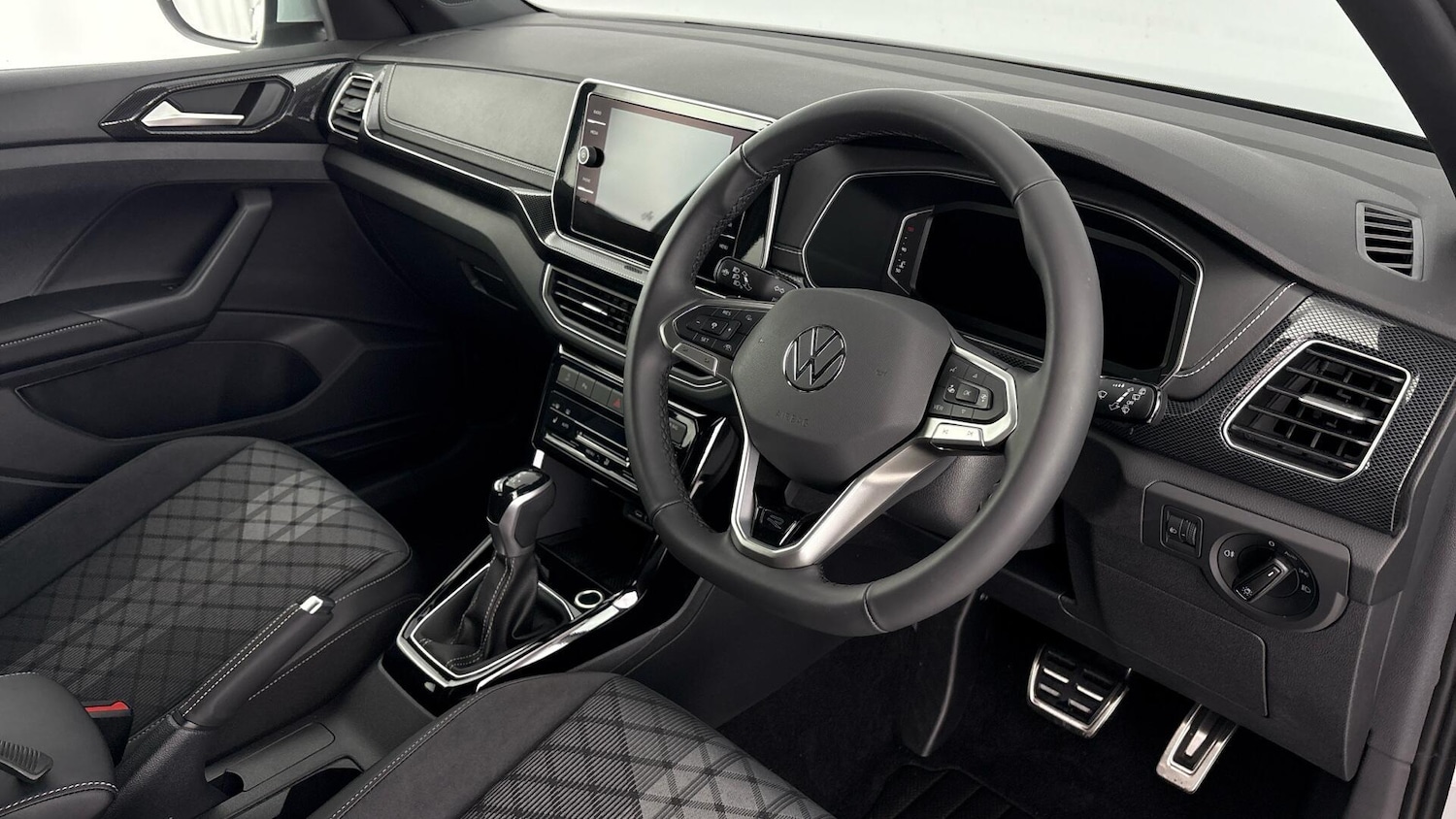 Used Volkswagen T-Cross 2025 for sale - 77630894: Photo 6