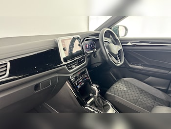 Used Volkswagen T-Roc 2023 for sale - 79060456: Photo