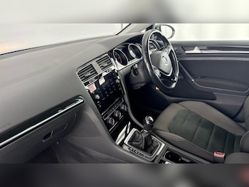 Used Volkswagen Golf 2019 for sale - 77678936: Photo