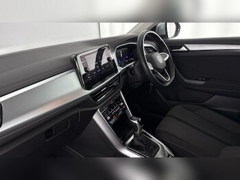 Used Volkswagen T-Roc 2023 for sale - 77743417: Photo