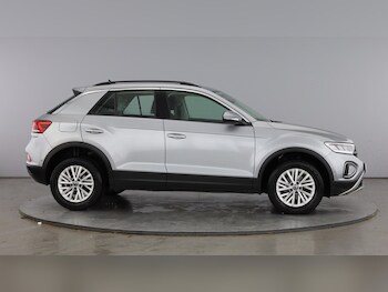 Used Volkswagen T-Roc 2023 for sale - 77743417: Photo