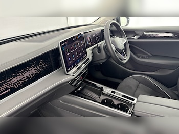 Used Volkswagen Passat 2025 for sale - 77515699: Photo