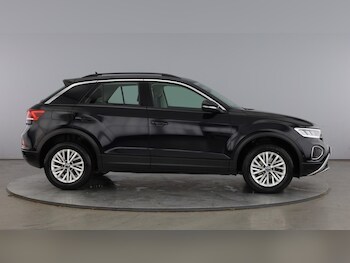 Used Volkswagen T-Roc 2024 for sale - 77676467: Photo