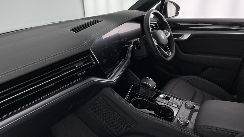 Used Volkswagen Touareg 2025 for sale - 76568462: Photo 2