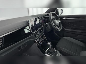 Used Volkswagen T-Roc 2023 for sale - 77506355: Photo