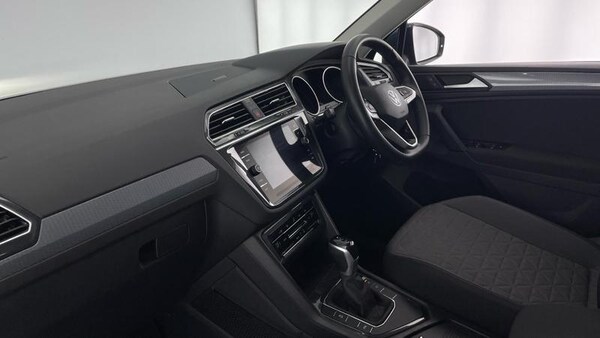 Used Volkswagen Tiguan 2023 for sale - 76131273: Photo 2