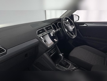 Used Volkswagen Tiguan 2023 for sale - 76131273: Photo 2