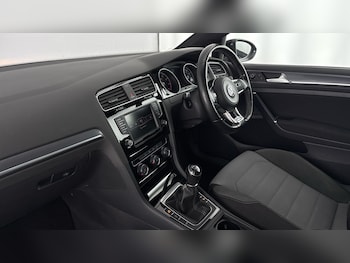 Used Volkswagen Golf 2016 for sale - 77743412: Photo