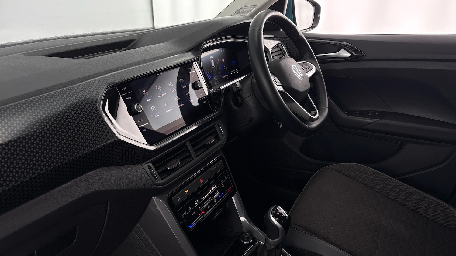 Used Volkswagen T-Cross 2023 for sale - 77872292: Photo 2