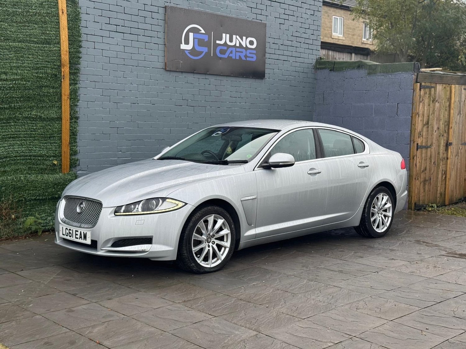 Used Jaguar XF 2011 for sale - 76532523: Photo 4