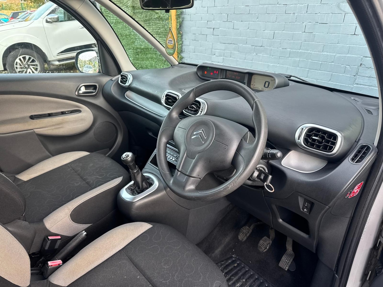 Used Citroen C3 Picasso 2010 for sale - 76533442: Photo 16