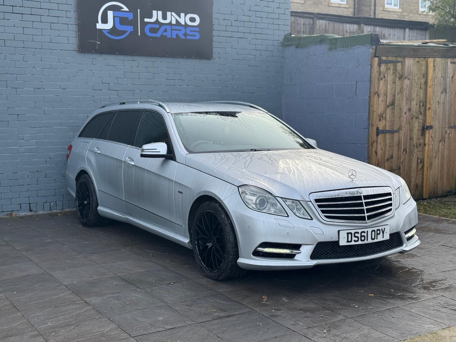 Used Mercedes-Benz E Class 2012 for sale - 76532557: Photo 2