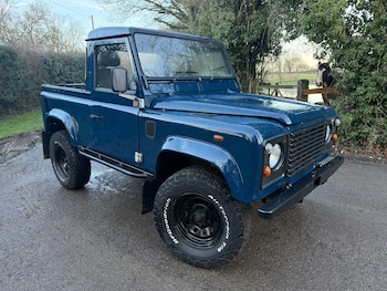 Land Rover Defender feature image