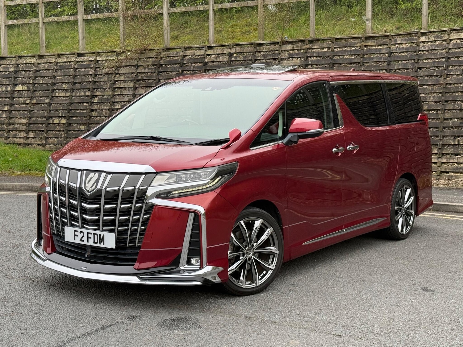 Used Toyota Alphard for sale - 77982443: Photo 2