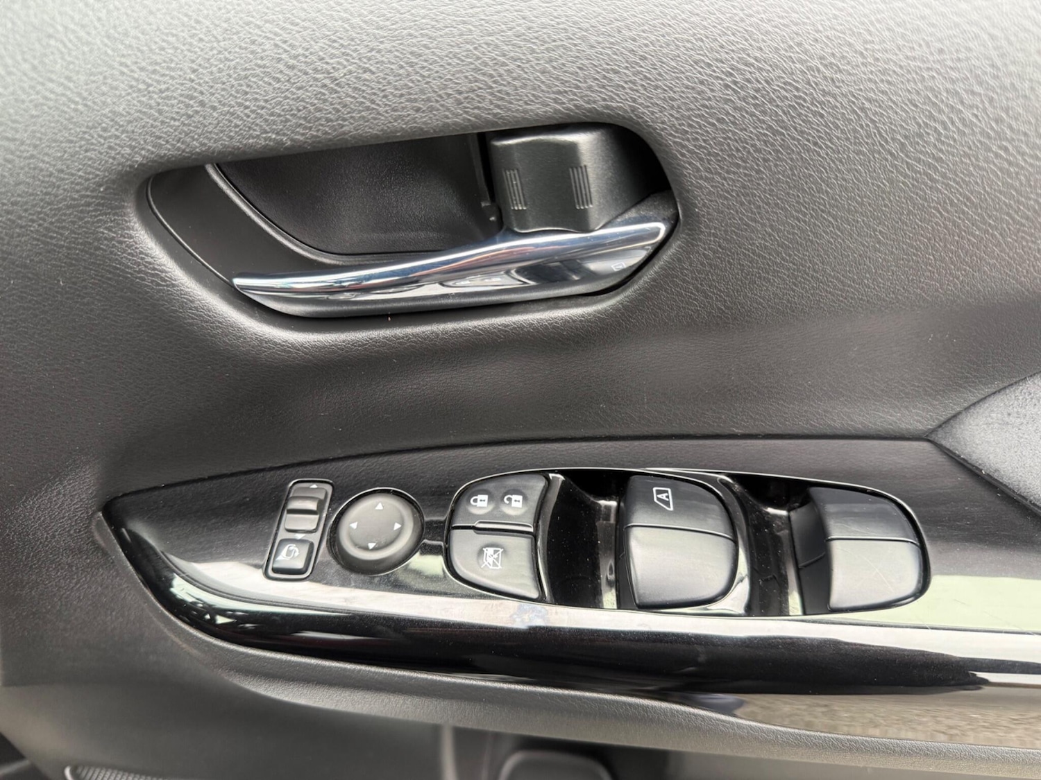 Used Nissan Serena 2025 for sale - 77627150: Photo 47