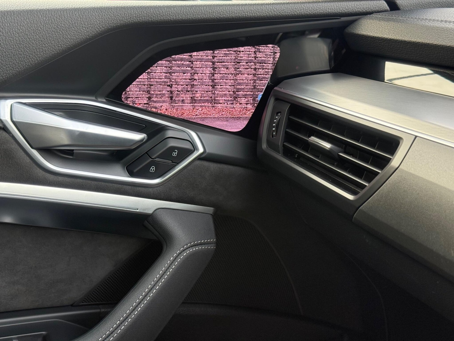 Used Audi e-tron 2025 for sale - 77627161: Photo 52