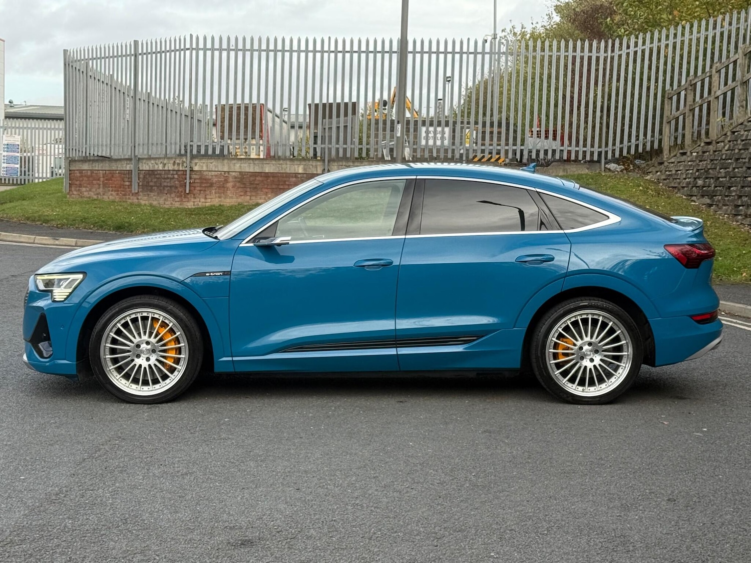 Used Audi e-tron 2025 for sale - 77627161: Photo 6