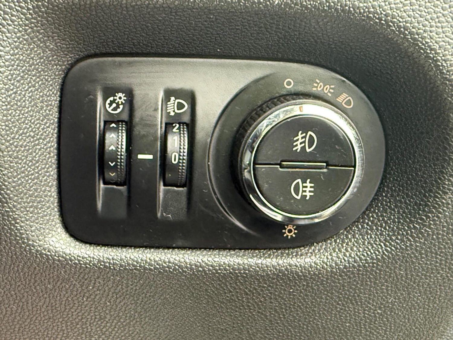 Used Vauxhall Corsa 2011 for sale - 77633894: Photo 47