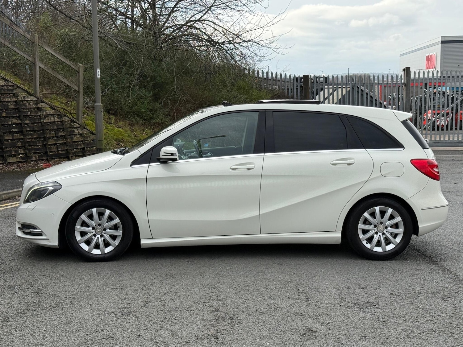 Used Mercedes-Benz B Class for sale - 77695588: Photo 95