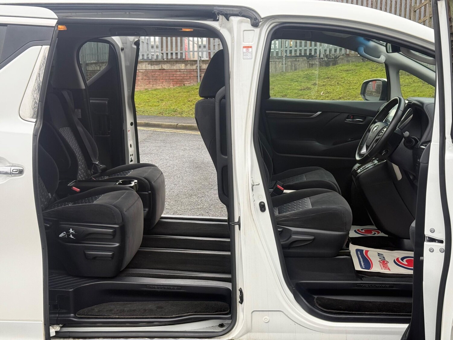 Used Toyota Vellfire 2025 for sale - 77627159: Photo 92