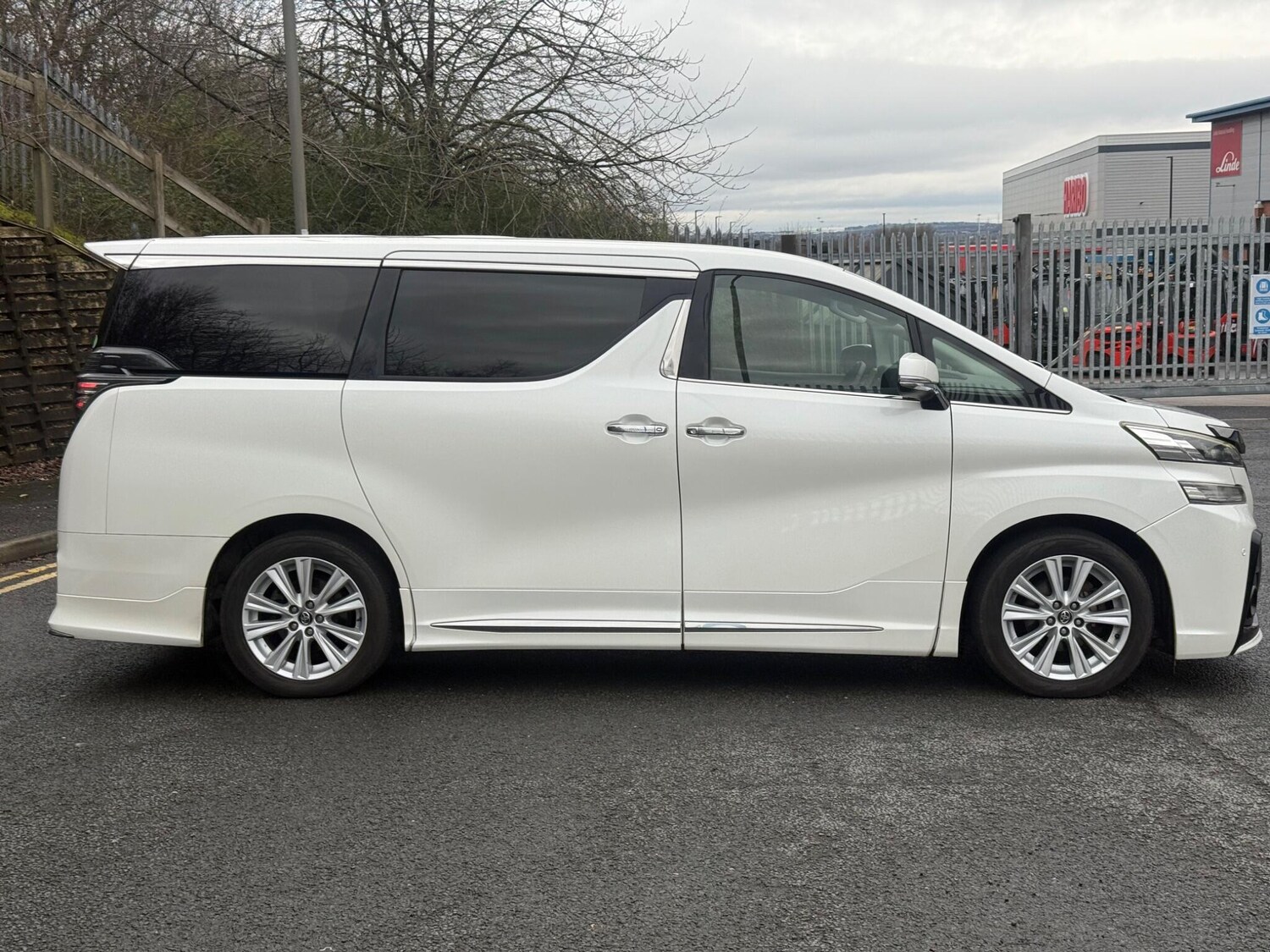 Used Toyota Vellfire 2025 for sale - 77627159: Photo 97