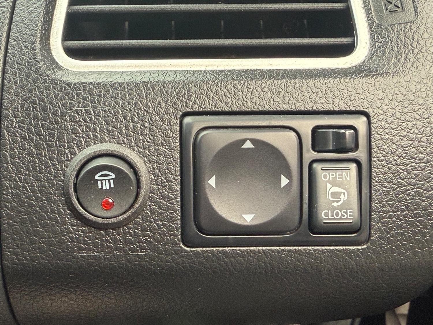 Used Nissan Serena 2025 for sale - 77627145: Photo 77