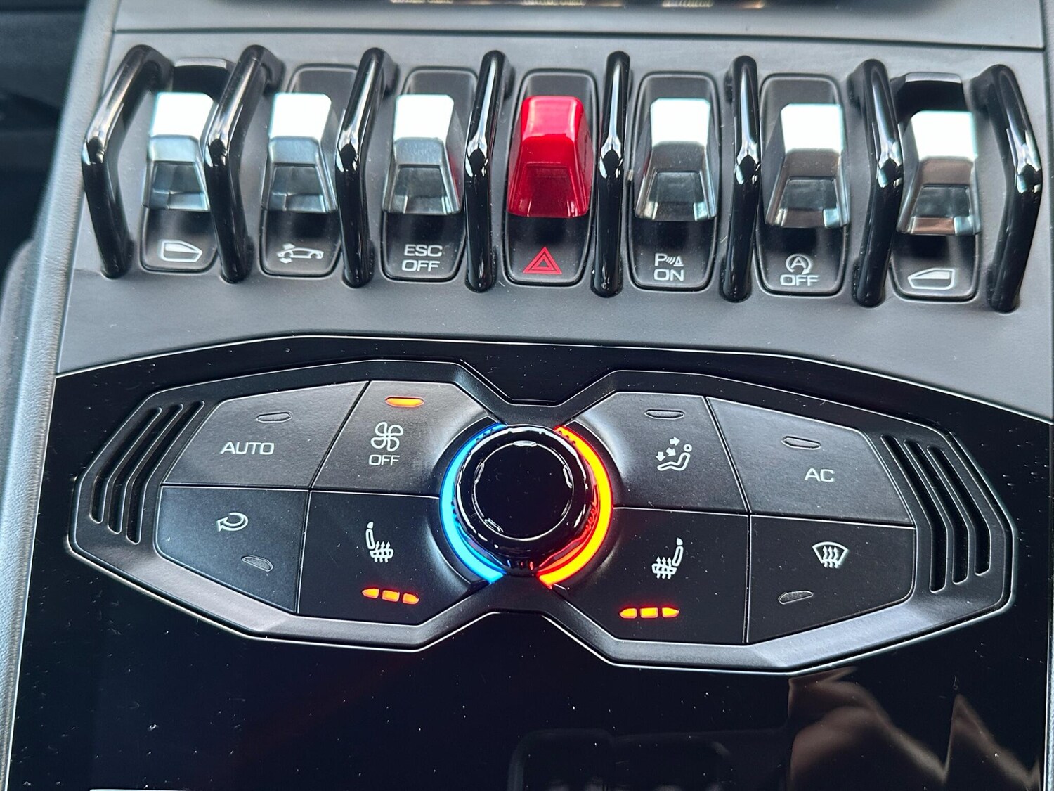 Used Lamborghini Huracan 2018 for sale - 77627149: Photo 61