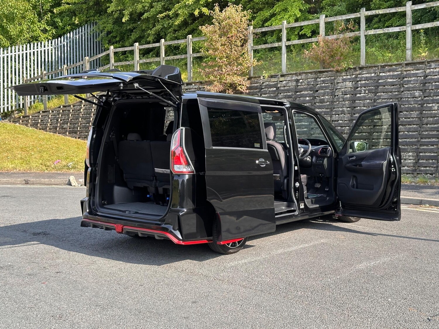 Used Nissan Serena 2025 for sale - 77627147: Photo 77
