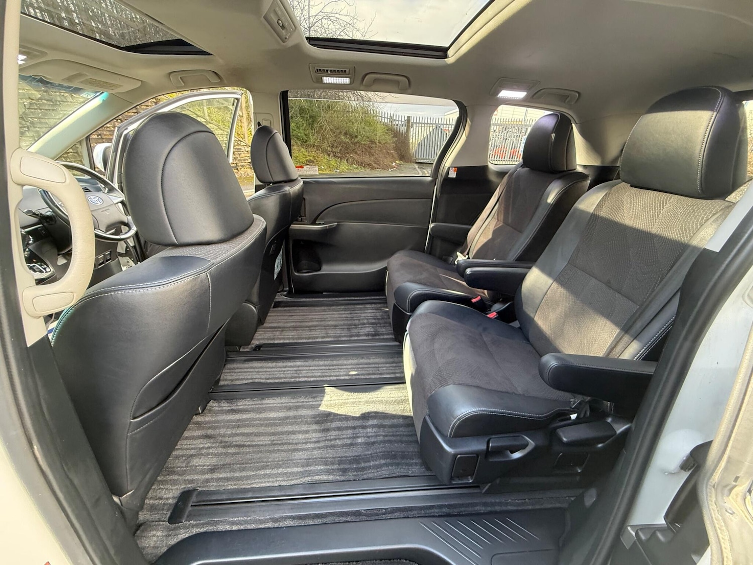 Used Toyota Estima for sale - 77723915: Photo 25